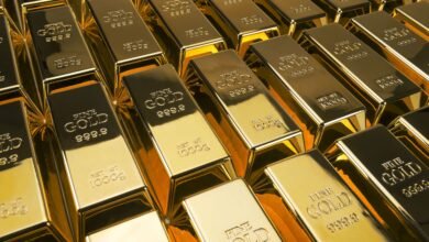 الذهب عند أعلى مستوياته مقتربا من 3700 دولار للأوقية