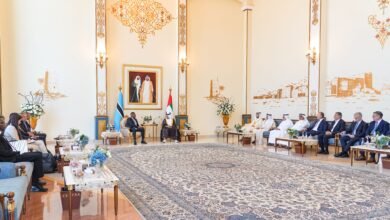 حاكم رأس الخيمة يستقبل رئيس جمهورية بوتسوانا ويستعرضان مجالات التعاون