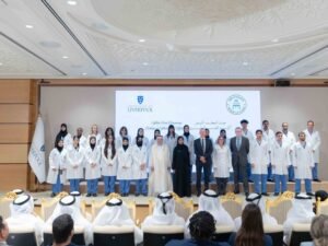 حاكم الشارقة يشهد حفل المعطف الأبيض .. ويفتتح مختبرات كلية الطب البيطري في جامعة الذيد