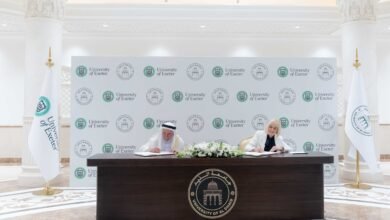 حاكم الشارقة يوقع اتفاقية تعاون بين جامعة الذيد وجامعة إكستر البريطانية