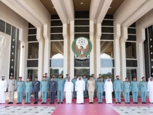 سيف بن زايد يكرّم قادة التميز بوزارة الداخلية وقادة فرق تصفير البيروقراطية الحكومية