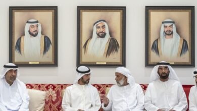 خليفة بن طحنون بن محمد يُقدم واجب العزاء في وفاة سهيل محمد العامري