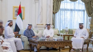 هزاع بن زايد يستقبل وفداً من دائرة البلديات والنقل للاطلاع على أبرز المشاريع التنموية في منطقة العين