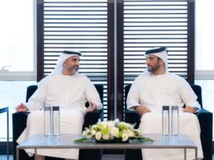 سلطان بن أحمد القاسمي يستقبل وفد إي آند الإمارات