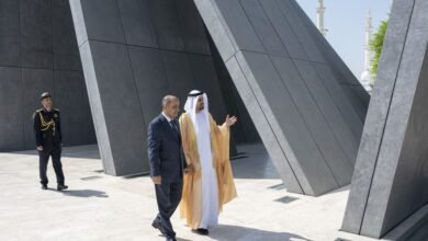 ذياب بن محمد بن زايد يستقبل رئيس الوزراء اليمني في واحة الكرامة