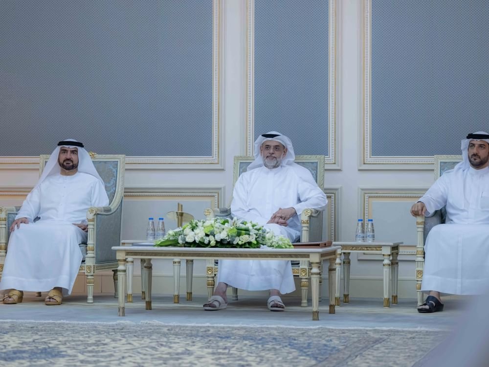 ولي عهد الشارقة يستقبل أعضاء فريق تجربة المتعامل لخدمة "مواساة" 1 ولي عهد الشارقة يستقبل أعضاء فريق تجربة المتعامل لخدمة "مواساة"