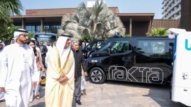 سعود بن صقر يشهد إطلاق المرحلة التجريبية الأولى للحافلات ذاتية القيادة في رأس الخيمة وتوقيع اتفاقيتين إستراتيجيتين