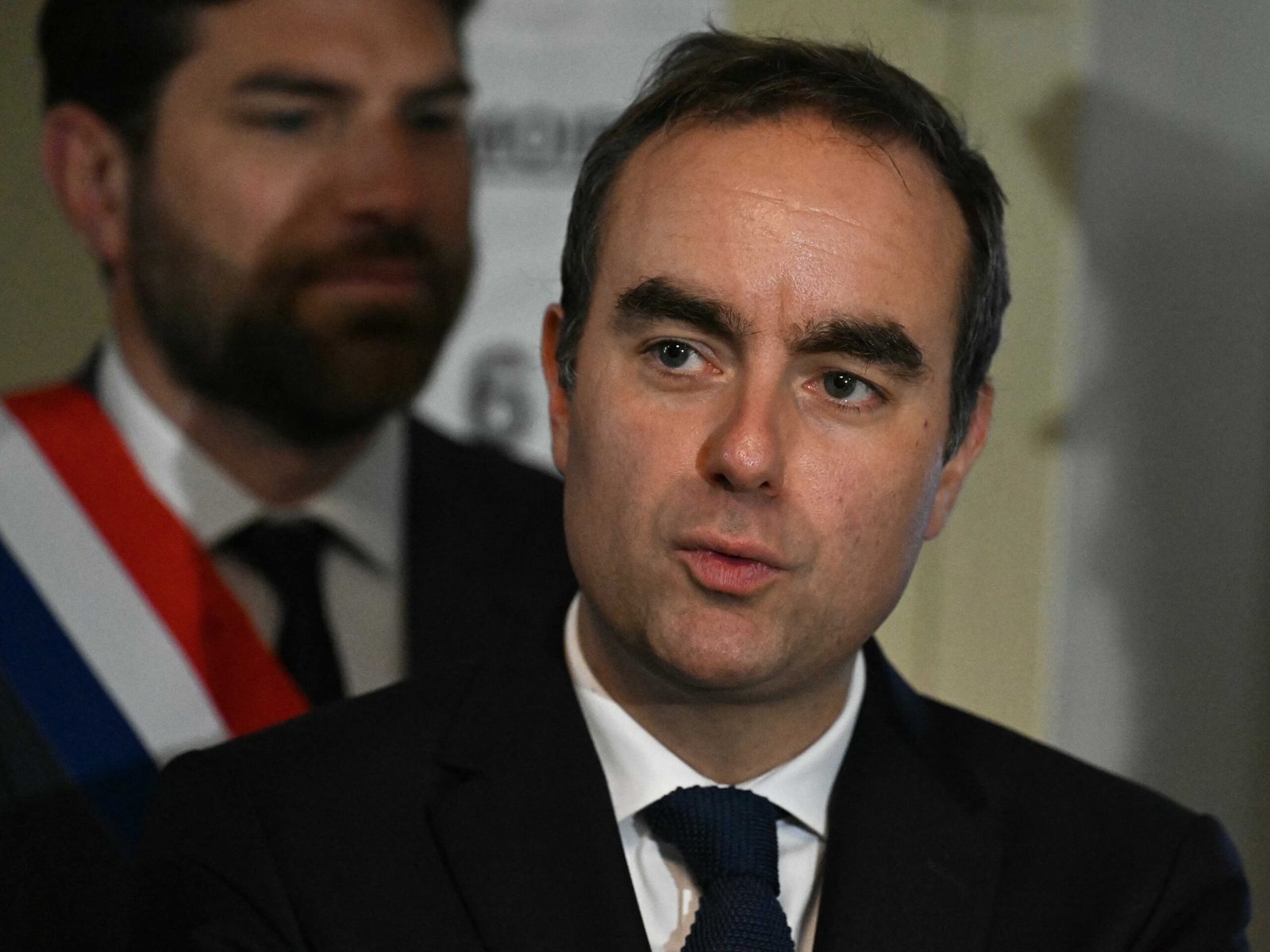 تشكيل حكومة جديدة في فرنسا 1 تشكيل حكومة جديدة في فرنسا