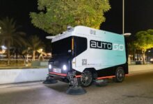 مركز النقل المتكامل يطلق مركبات التنظيف الذاتي في كورنيش أبوظبي