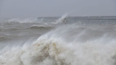 إعصار "ماتمو" يشتد ويدفع الصين لإجلاء 150 ألف شخص