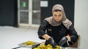 عروض طهي حيّة في «الظفرة للتمور» تعكس الموروث الإماراتي