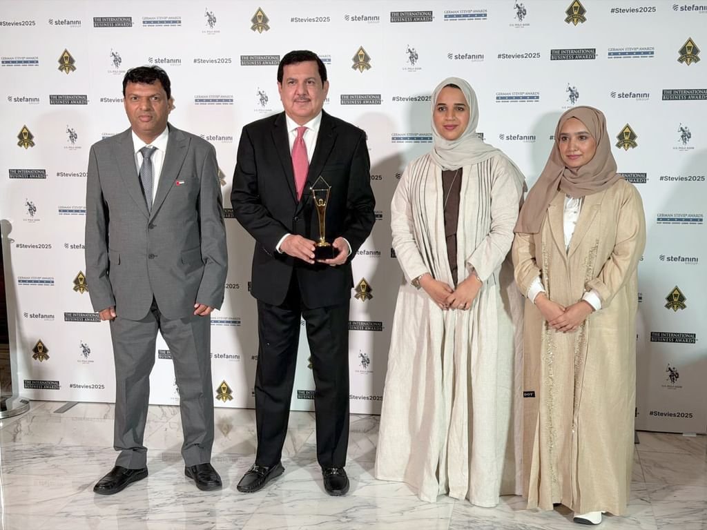 بلدية الفجيرة تحصد جائزة "سيلفر ستيف" العالمية عن مشروع إنارة الطرق 1 بلدية الفجيرة تحصد جائزة "سيلفر ستيف" العالمية عن مشروع إنارة الطرق