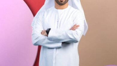 شاب إماراتي يروج منتجات أصحاب الهمم مجاناً