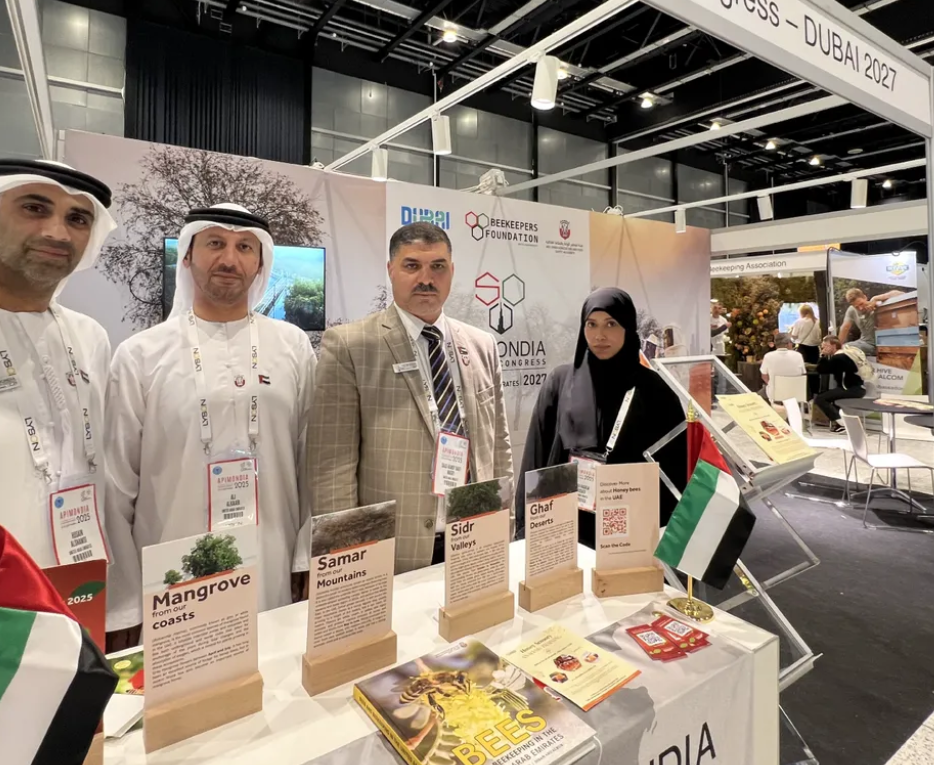هيئة أبوظبي للزراعة والسلامة الغذائية تحصل على تقدير عالمي في كونجرس أبيموندا 2025 في كوبنهاغن عن موسوعة النحل الإماراتية 1 هيئة أبوظبي للزراعة والسلامة الغذائية تحصل على تقدير عالمي في كونجرس أبيموندا 2025 في كوبنهاغن عن موسوعة النحل الإماراتية