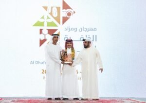 "الظفرة للتمور" يتوّج الفائزين في مسابقات الفرض والعسل