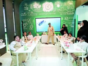 شرطة دبي تنظم ورشة لصناعة الشموع للأطفال من أصحاب الهمم 2 شرطة دبي تنظم ورشة لصناعة الشموع للأطفال من أصحاب الهمم