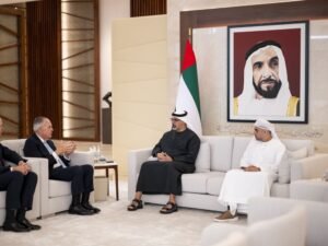 خالد بن محمد بن زايد يلتقي رئيس مجلس الإدارة والرئيس التنفيذي لشركة "ستيت ستريت" لإدارة الأصول المالية