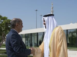 ذياب بن محمد بن زايد يستقبل رئيس الوزراء اليمني في واحة الكرامة