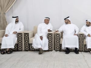 منصور بن محمد يقدّم واجب العزاء في وفاة خلفان المهيري