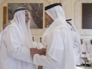 هزاع بن زايد يستقبل الشيوخ والمسؤولين والمواطنين في برزة قصر المقام في منطقة العين