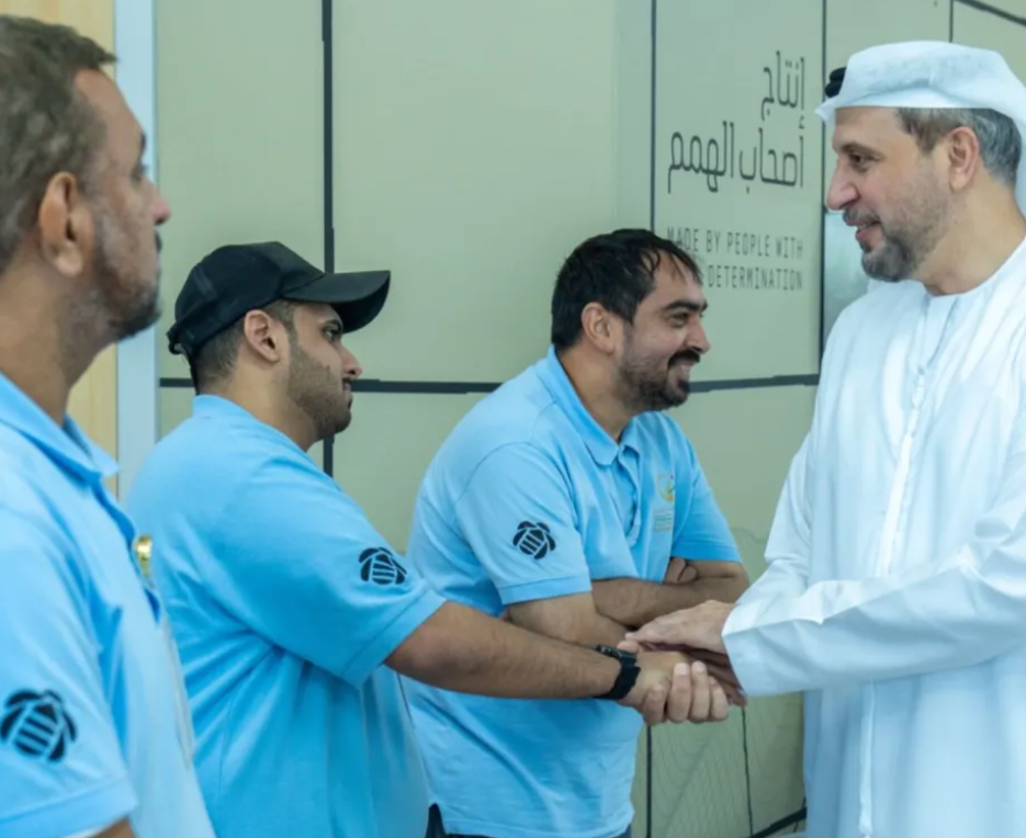 "القابضة" (ADQ) وهيئة زايد لأصحاب الهمم تجدِّدان شراكتهما الاستراتيجية لمواصلة دعم برنامج «جسور أمل القابضة»