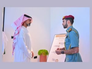 عمار بن حميد يطلع على برنامج “جاهزية عجمان القيادية" ويكرم خريجي برامج الجاهزية المؤسسية