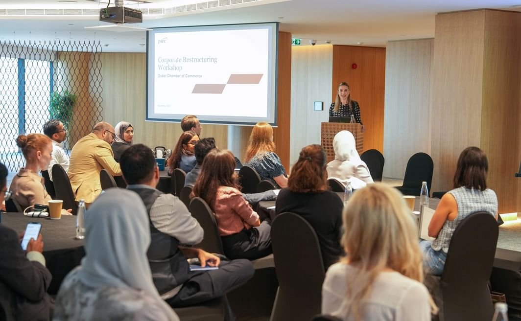 غرف دبي توعّي مجتمع الأعمال بقوانين هيكلة الشركات والعقود التجارية