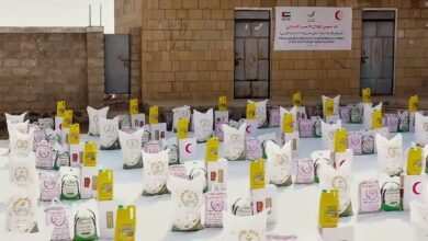 الإمارات تقدم 1000 سلة غذائية للأيتام والنازحين في الساحل الغربي لليمن