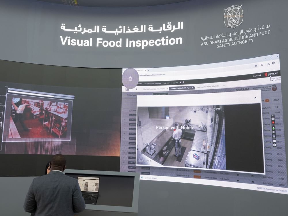 "أبوظبي للزراعة " تعرض مشروع الرقابة المرئية بالذكاء الاصطناعي خلال أسبوع الأغذية 2025