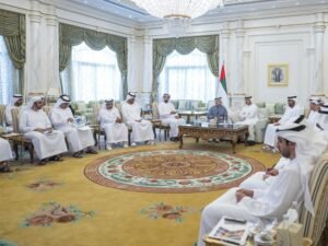 هزاع بن زايد يستقبل وفداً من دائرة البلديات والنقل للاطلاع على أبرز المشاريع التنموية في منطقة العين