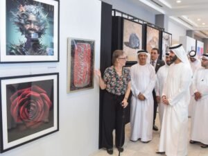 ماجد بن سعود المعلا يفتتح معرض أم القيوين للفنون التشكيلية