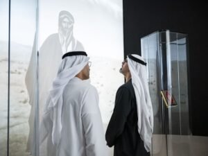 خالد بن محمد بن زايد يتفقد متحف زايد الوطني في المنطقة الثقافية في جزيرة السعديات