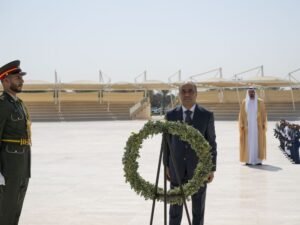 ذياب بن محمد بن زايد يستقبل رئيس الوزراء اليمني في واحة الكرامة