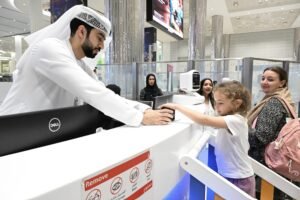 تعاون بين إقامة دبي والقرية العالمية لتزيين التأشيرات وختم الدخول بشعار الذكرى الثلاثين لانطلاقتها 3 تعاون بين إقامة دبي والقرية العالمية لتزيين التأشيرات وختم الدخول بشعار الذكرى الثلاثين لانطلاقتها