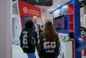 جامعة أبوظبي تعزز مكانتها العالمية من خلال عرض مبتكر في معرض "نجاح أبوظبي 2025"