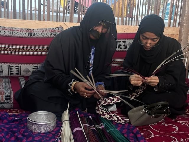 "معهد الشارقة للتراث" يحتفي بإسهامات المرأة الإماراتية في صون الحرف التقليدية