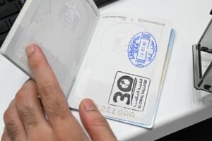 تعاون بين إقامة دبي والقرية العالمية لتزيين التأشيرات وختم الدخول بشعار الذكرى الثلاثين لانطلاقتها 2 تعاون بين إقامة دبي والقرية العالمية لتزيين التأشيرات وختم الدخول بشعار الذكرى الثلاثين لانطلاقتها