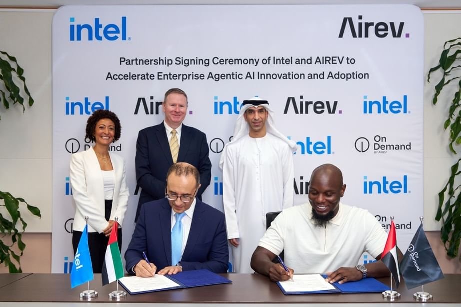 "إنتل" و"AIREV" الإماراتية تتعاونان لتسريع ابتكار واعتماد الذكاء الاصطناعي الوكيل