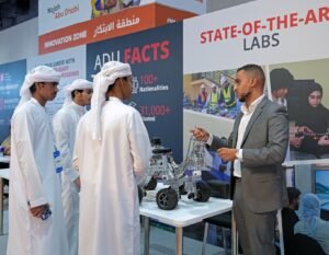 جامعة أبوظبي تعزز مكانتها العالمية من خلال عرض مبتكر في معرض "نجاح أبوظبي 2025"