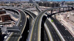 175 مليار درهم استثمارات دبي لتطوير شبكة الطرق ومنظومة النقل خلال العقدين الماضيين 2 175 مليار درهم استثمارات دبي لتطوير شبكة الطرق ومنظومة النقل خلال العقدين الماضيين