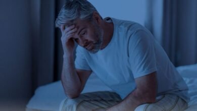 لماذا يتراجع النوم بعد الأربعين؟