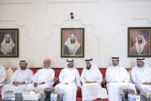 خليفة بن طحنون بن محمد يقدم واجب العزاء في وفاة أحمد محمد المهيري