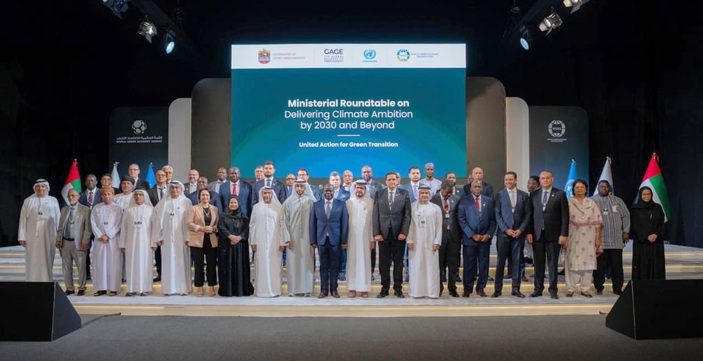 الإمارات تُسرّع وتيرة العمل المناخي وتبتكر حلولا للمياه في القمة العالمية للاقتصاد الأخضر 2025 1 الإمارات