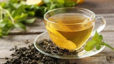 فوائد الشاي الأخضر ومخاطر الإفراط في تناوله