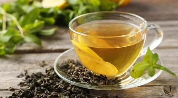 فوائد الشاي الأخضر ومخاطر الإفراط في تناوله