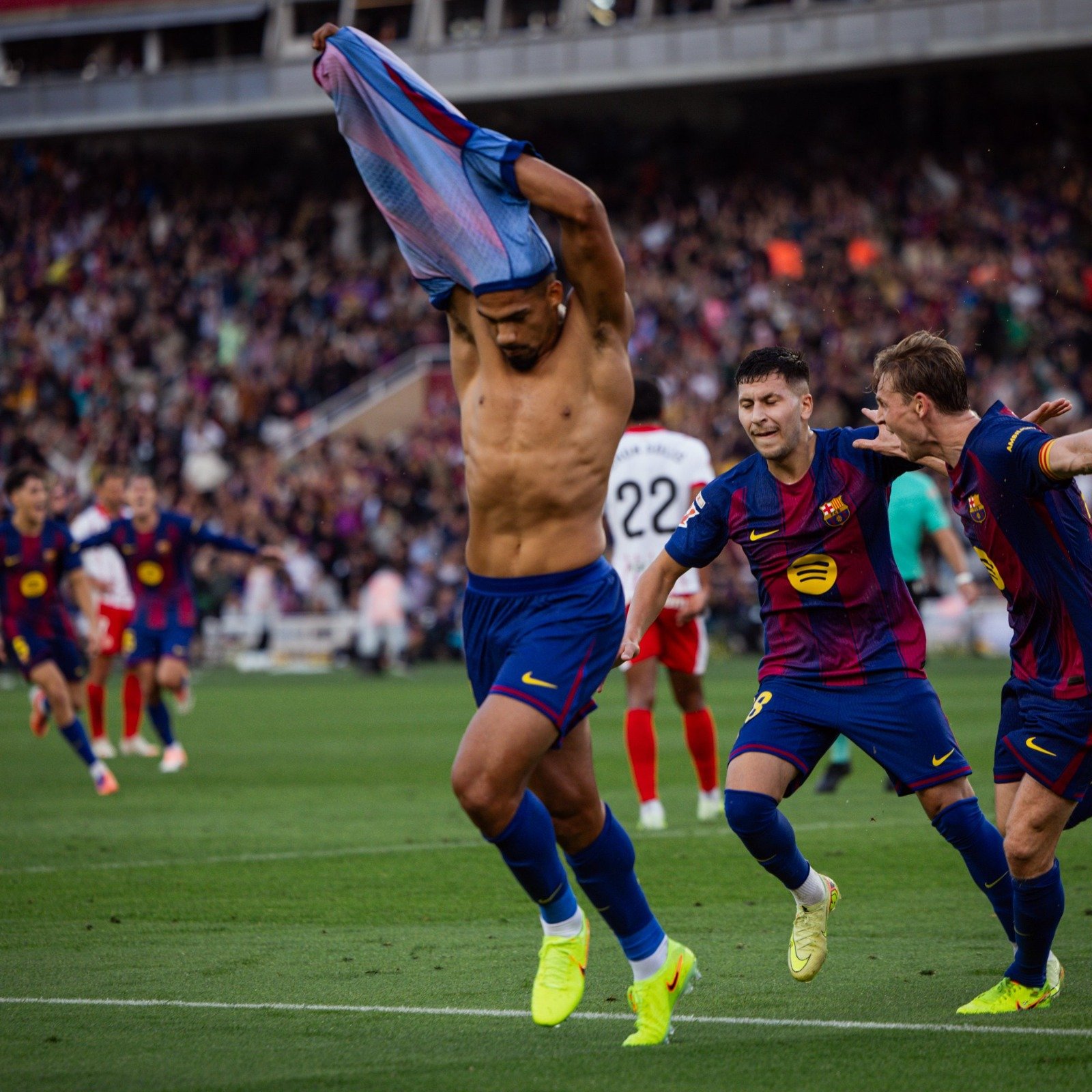 برشلونة يكسر صمود جيرونا.. وفليك يتعرض للطرد 1 برشلونة