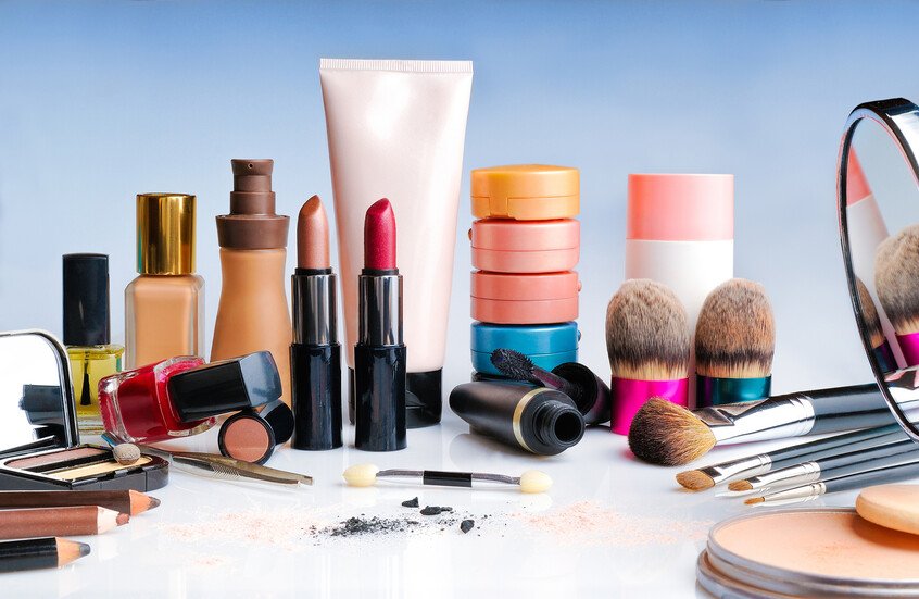 احذري .. مستحضرات التجميل تضعف المناعة وتخل بتوازن الهرمونات 1 مستحضرات التجميل