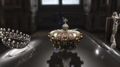 سرقة مجوهرات "لا تقدر بثمن" من متحف اللوفر في باريس