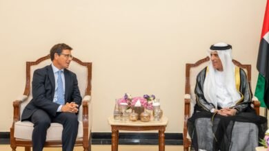 سعود بن صقر يشهد العرض الخاص لفيلم "بُناة قصر الحمراء"