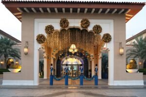 «ريكسوس بريميوم» جزيرة السعديات يدعو الضيوف للاحتفال بموسم الأعياد وسط أجواء مميّزة